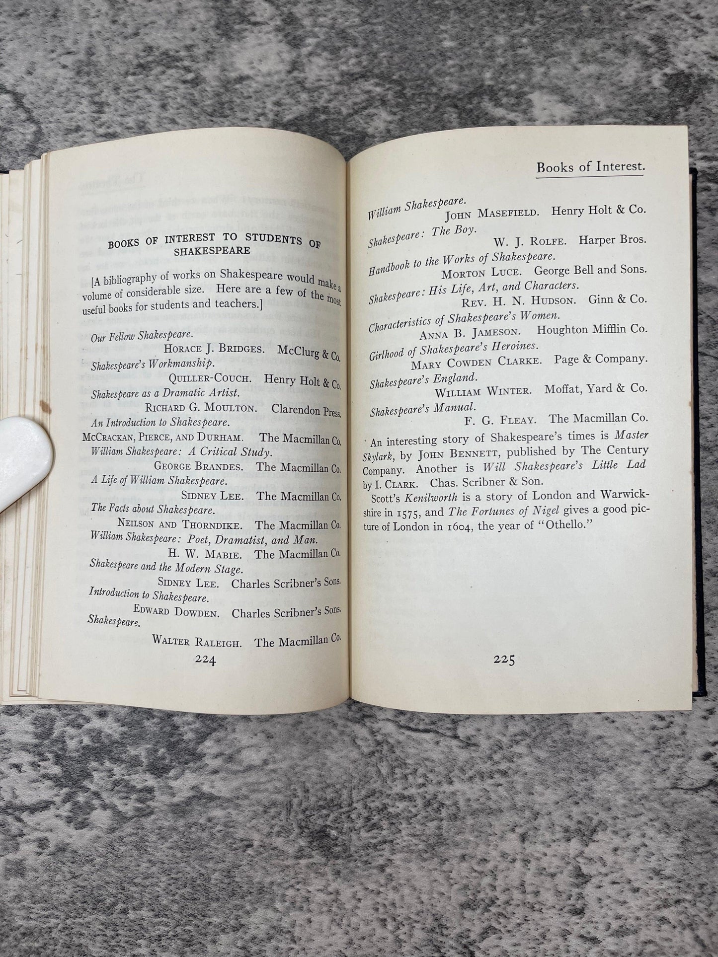 Shakespeare's Hamlet and Macbeth / 1922 - Precious Cache