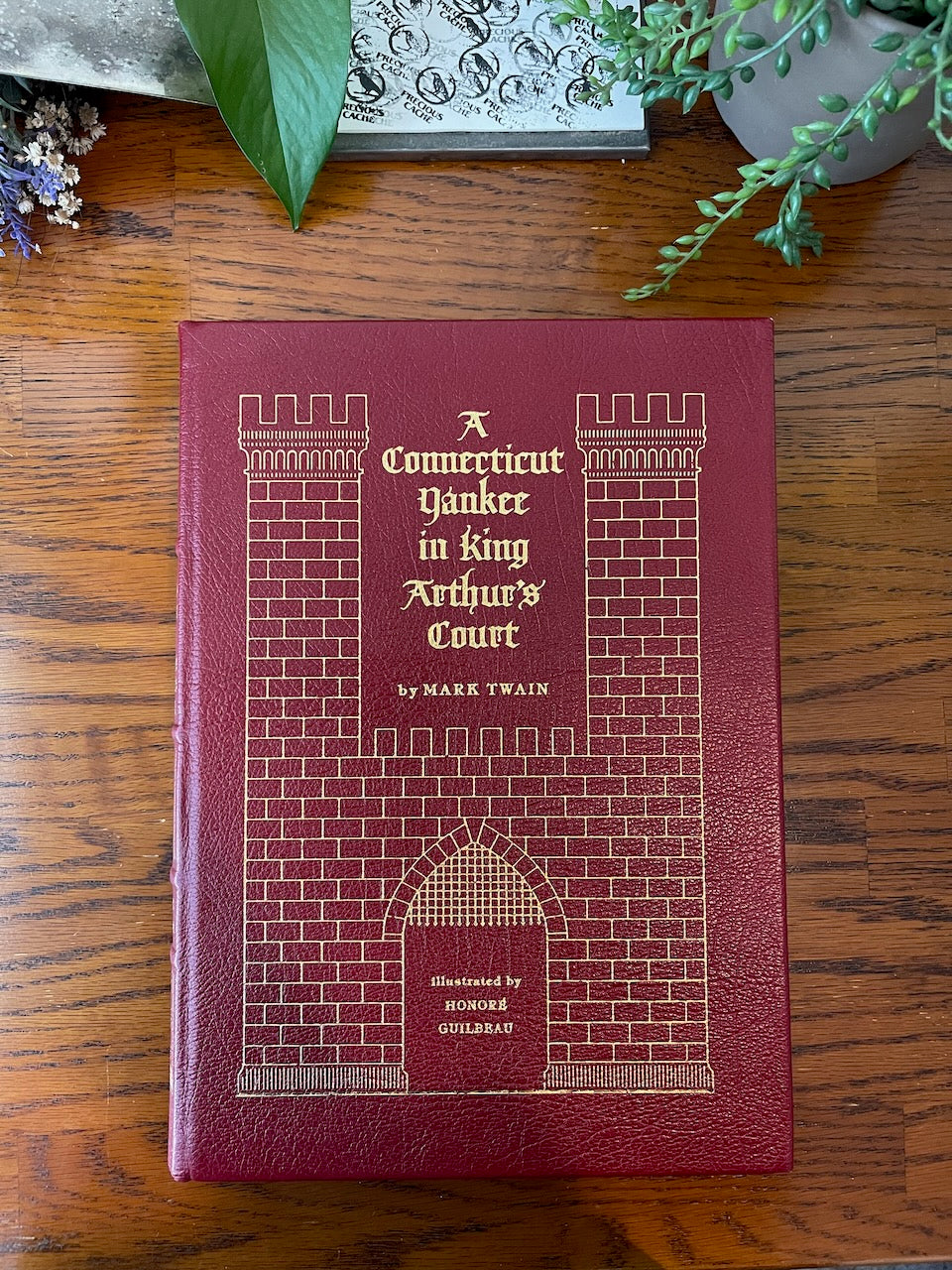 A Connecticut Yankee in King Arthur's Court by Mark Twain - Precious Cache