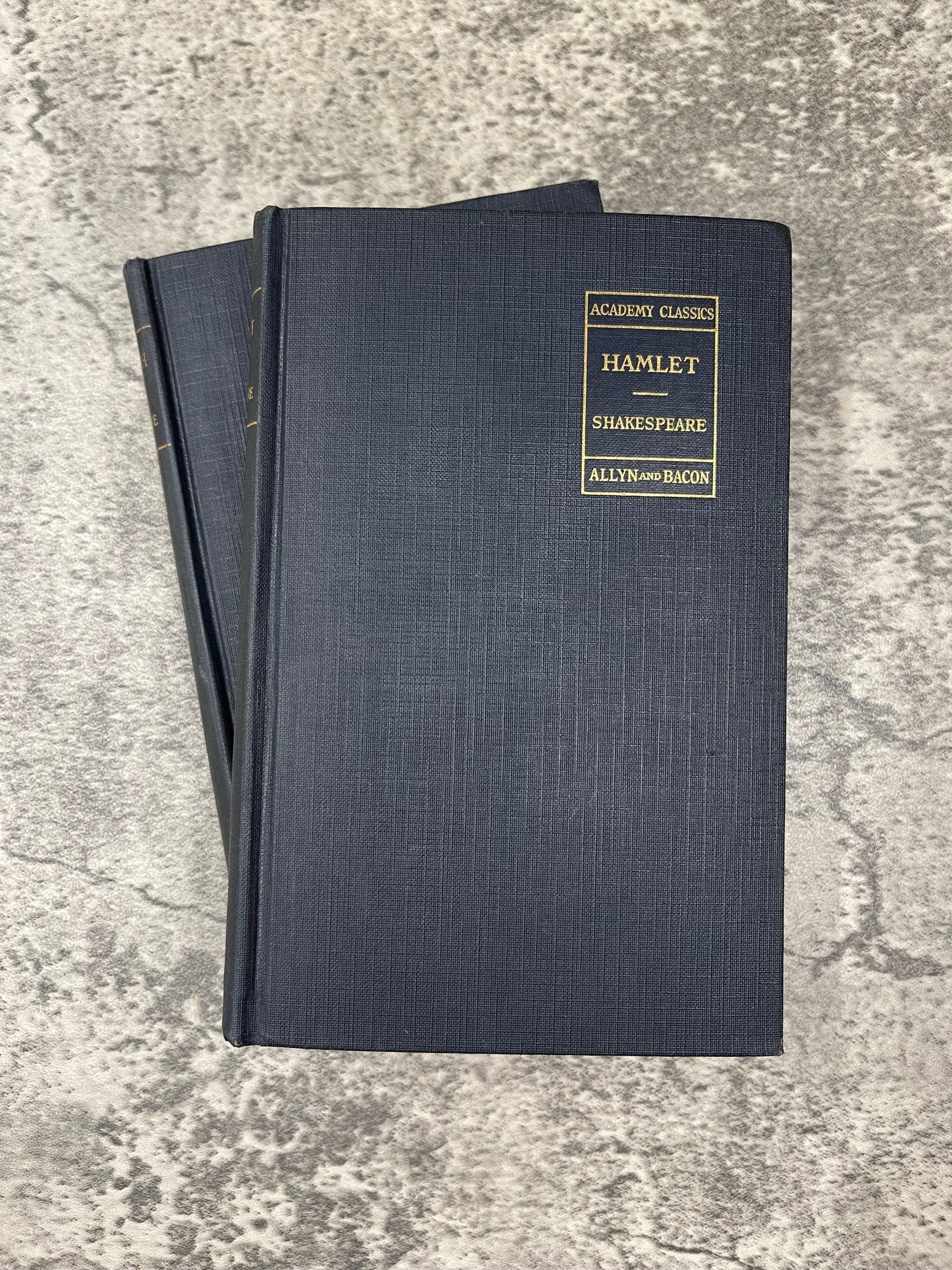 Shakespeare's Hamlet and Macbeth / 1922 - Precious Cache