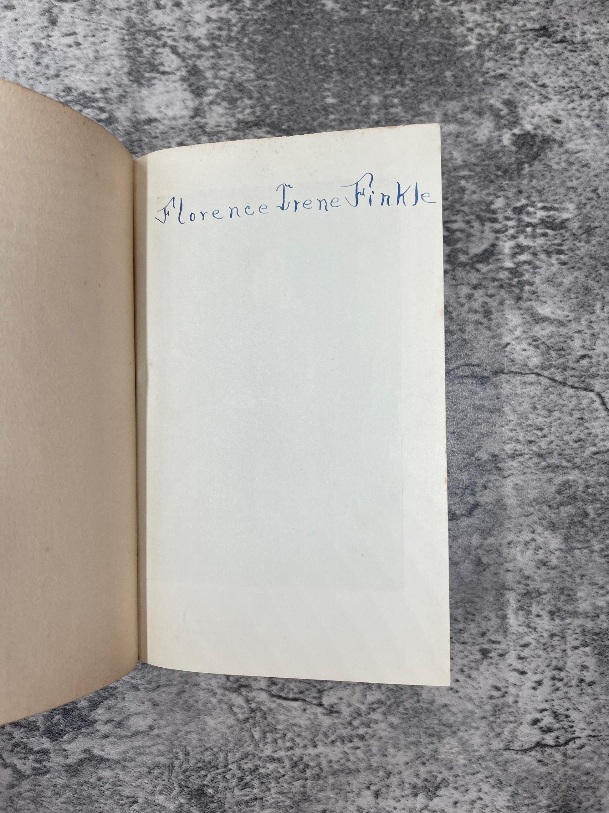 Shakespeare's Hamlet and Macbeth / 1922 - Precious Cache