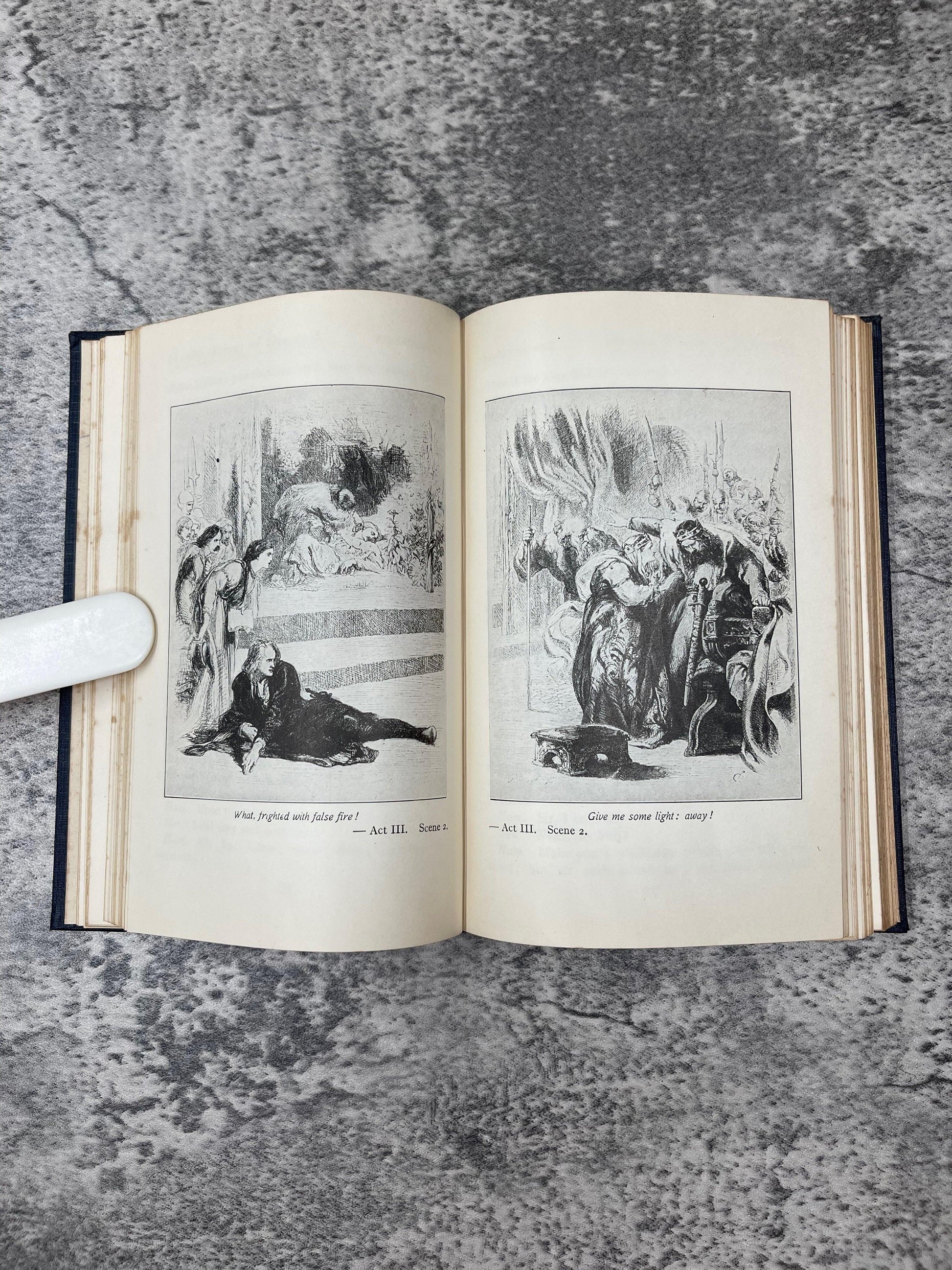 Shakespeare's Hamlet and Macbeth / 1922 - Precious Cache