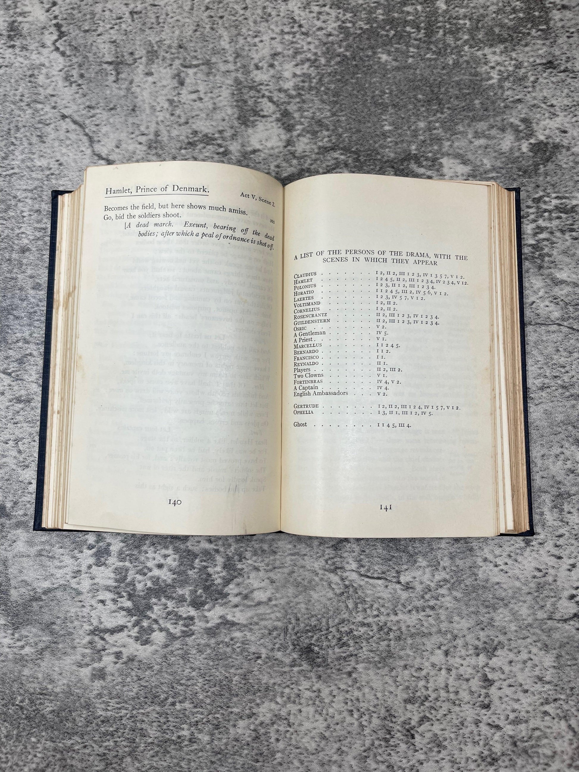Shakespeare's Hamlet and Macbeth / 1922 - Precious Cache