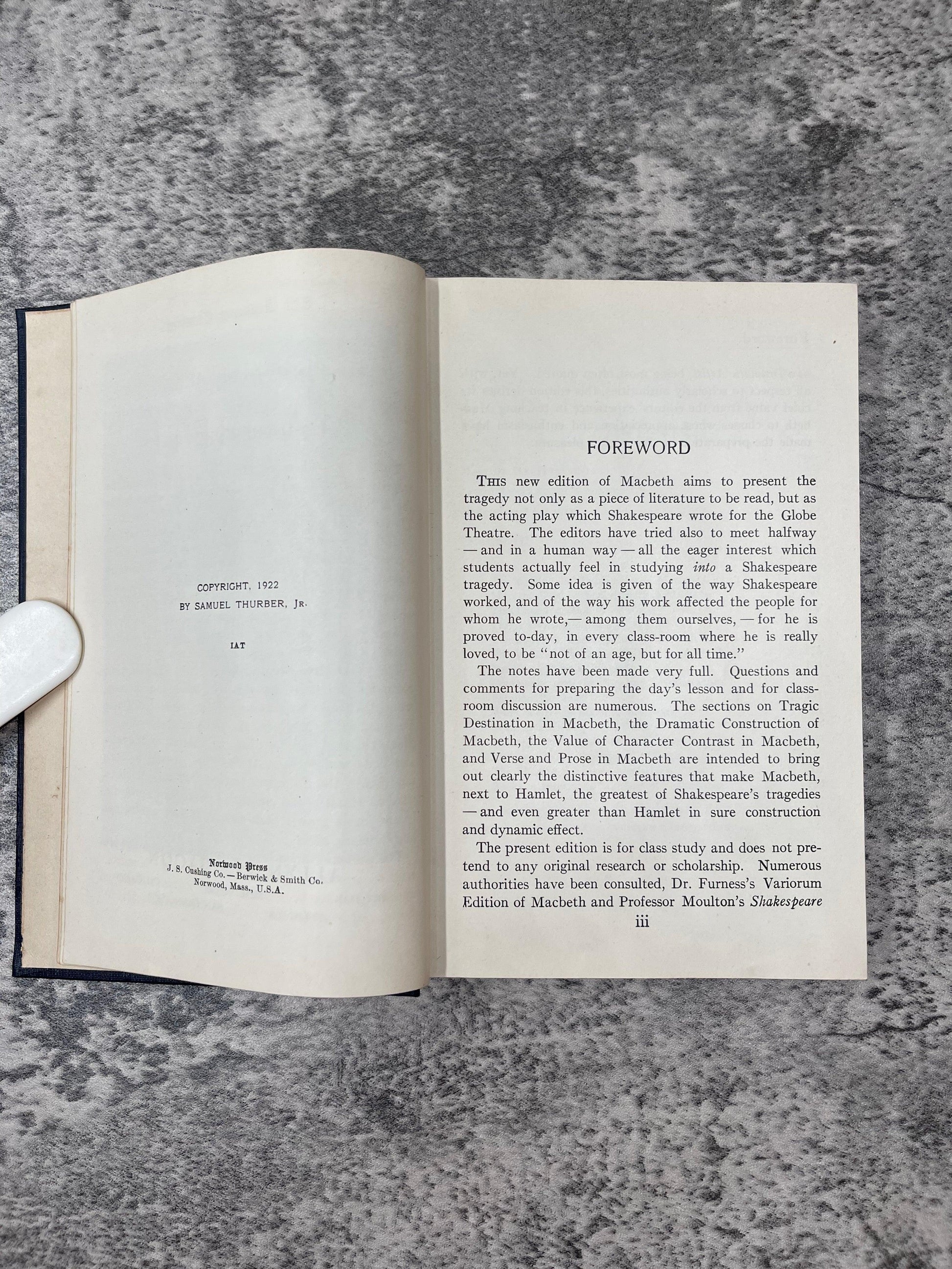 Shakespeare's Hamlet and Macbeth / 1922 - Precious Cache