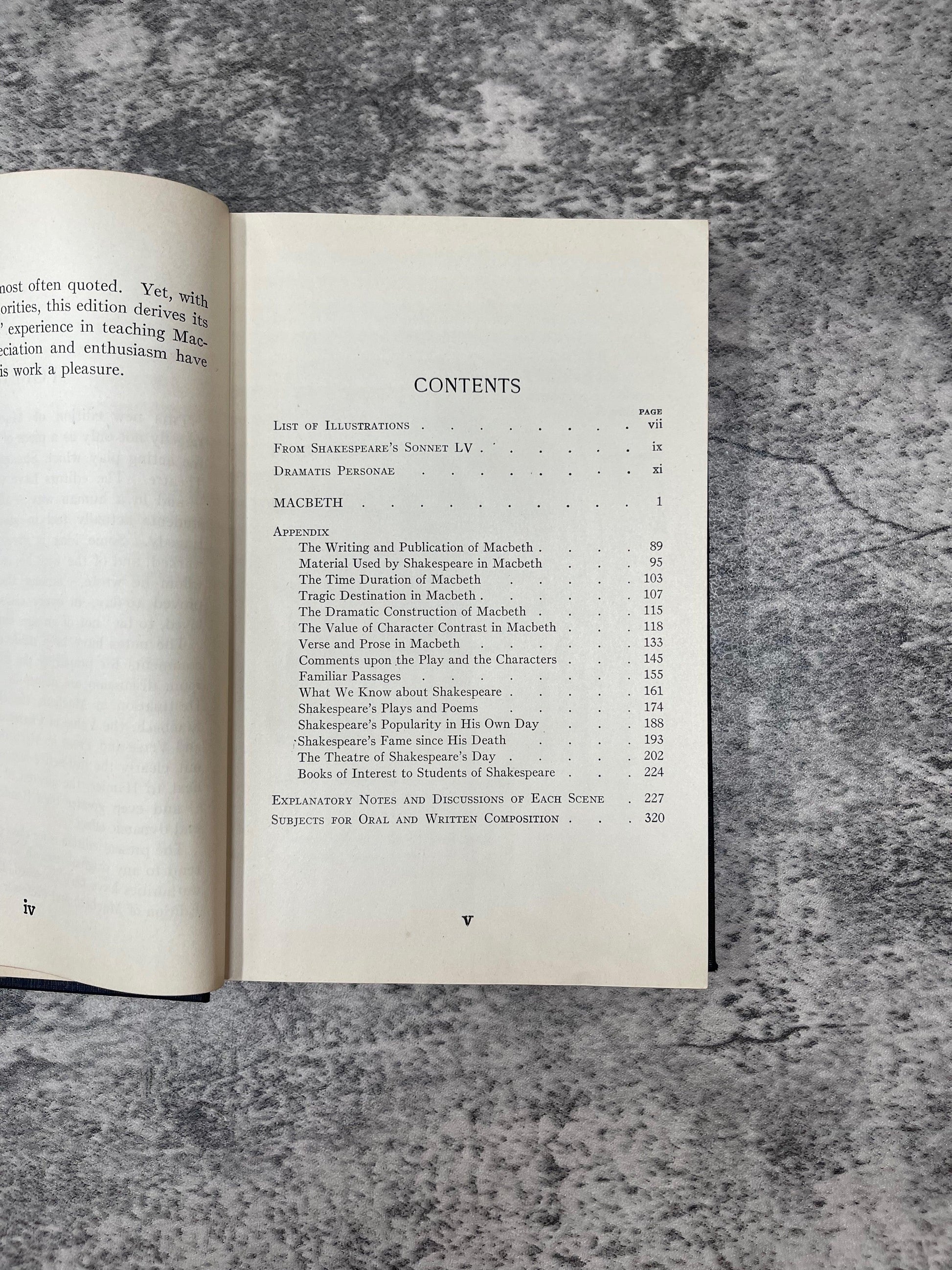 Shakespeare's Hamlet and Macbeth / 1922 - Precious Cache