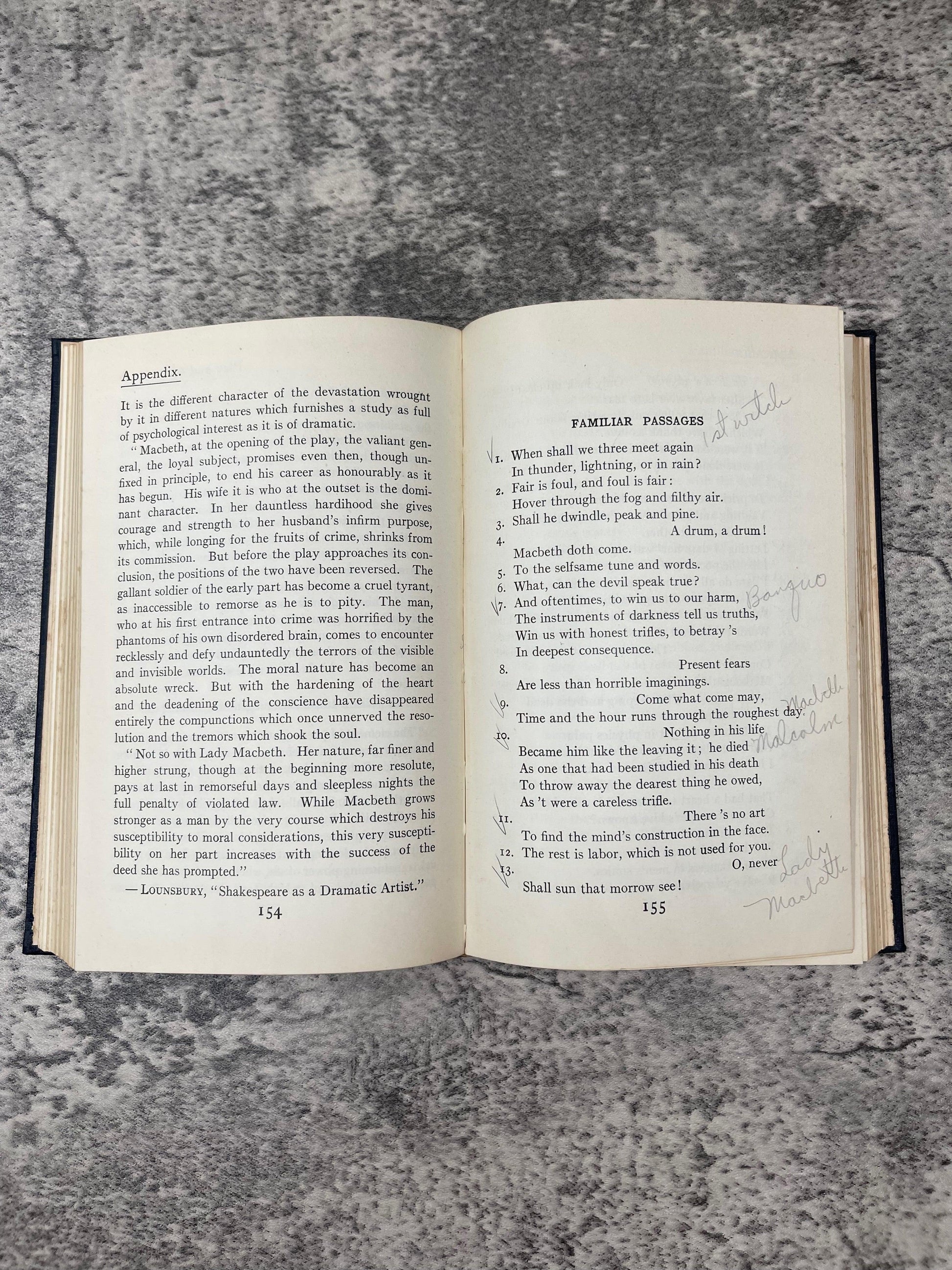 Shakespeare's Hamlet and Macbeth / 1922 - Precious Cache